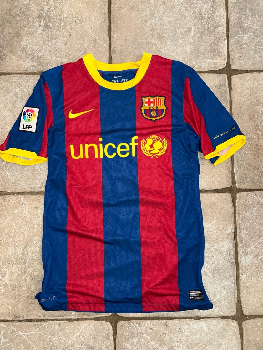 Nike FC Barcelona Messi #10 (2010 2011) Home Jersey Authentic 382354-486 Size S